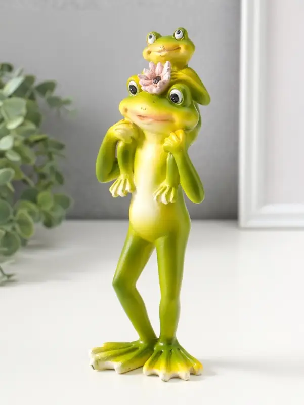 Сувенир полистоун "Лягушонок с розовым лотосом, посадил малыша на шею" 21,5 см