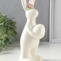 Сувенир керамика "Белый зайчик с пасхальным яйцом, цветком на голове" 9х7,7х21 см