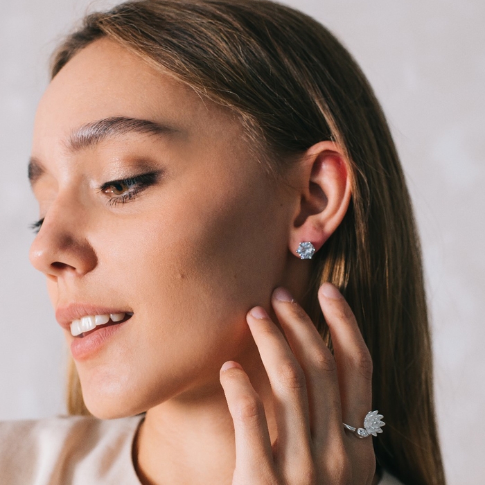 Серьги со стразами «Пусеты» круг классика, d=0,8 см, цвет белый в серебре Серьги со стразами «Пусеты» круг классика, d=0,8 см, цвет белый в серебре