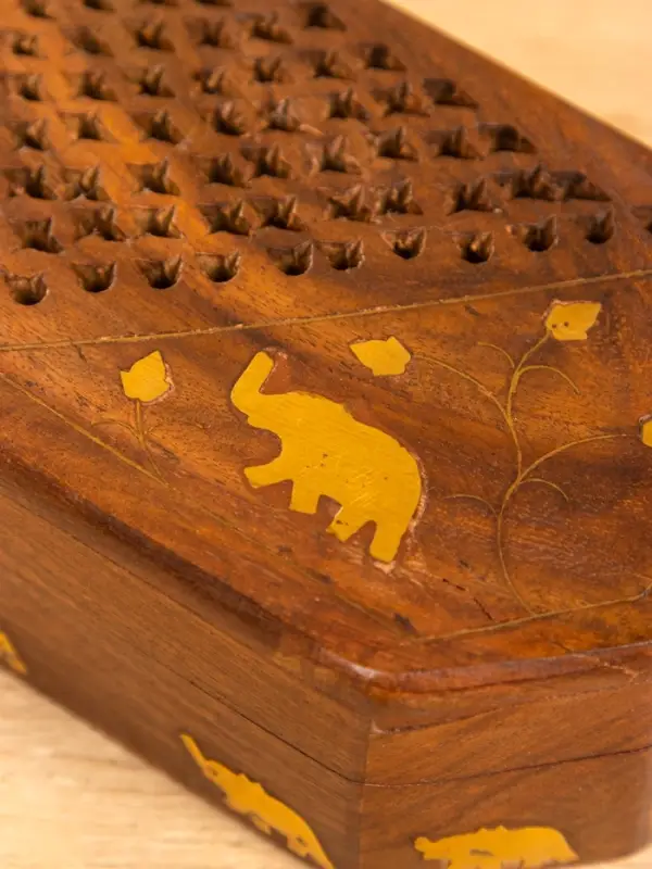 Шкатулка резная Шкатулка резная "Слоник в саду" 15х10х5 см, дерево шишам