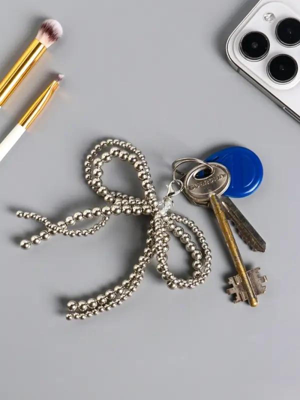 Брелок на карабине Брелок на карабине "Двойной бант" серебро, бусины d=0,4 и 0,5 см 11,5х9,5х1 см