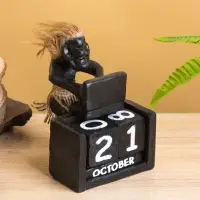 Вечный календарь &laquo;Абориген с компьютером&raquo;, 15&times;11&times;10 см, дерево