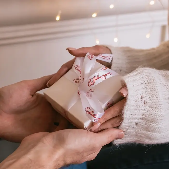 Лента атласная «С Новым годом!», 15 мм, 23 ± 1 м, цвет белый/красный №01 Лента атласная «С Новым годом!», 15 мм, 23 ± 1 м, цвет белый/красный №01