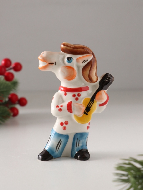 Статуэтка фарфоровая Статуэтка фарфоровая "Конь Цыган с гитарой", 11 см