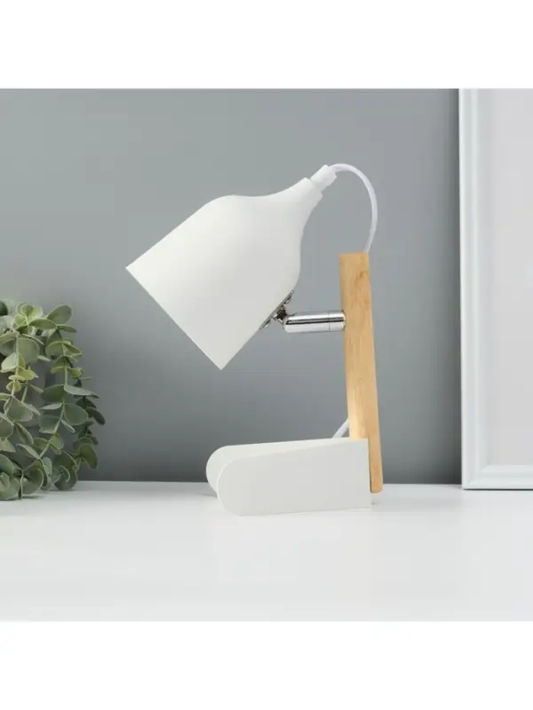 Лампа настольная RISALUX &laquo;Престиж&raquo;, 40 Вт, Е27, белая, 13&times;12&times;24 см
