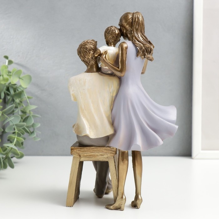 Сувенир полистоун Сувенир полистоун "Молодая семья" бело-сиреневый под бронзу 23х13х13,5 см
