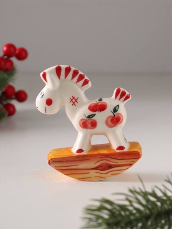 Качалка фарфоровая Качалка фарфоровая "Лошадка красное яблоко", 8 см