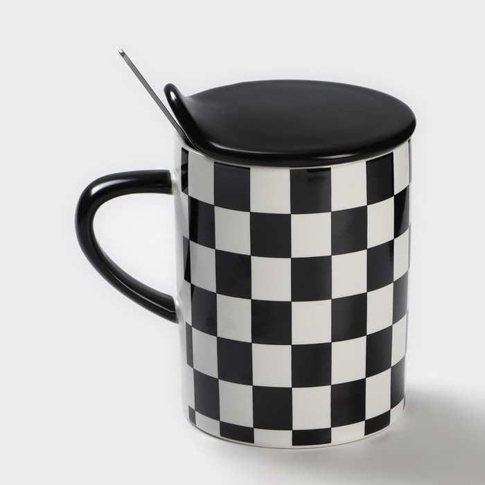 Кружка керамическая с ложкой &laquo;Абстракт&raquo;, 400 мл, цвет чёрный и белый