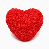 Сердце из красных роз