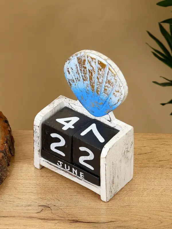 Календарь настольный Календарь настольный "Морская ракушка" дерево 11х5х14 см, цв. бело-золотой