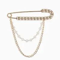 Булавка &laquo;Шик&raquo; в стразах, цепочка, жемчуг, L=7.5 см, цвет белый в золоте