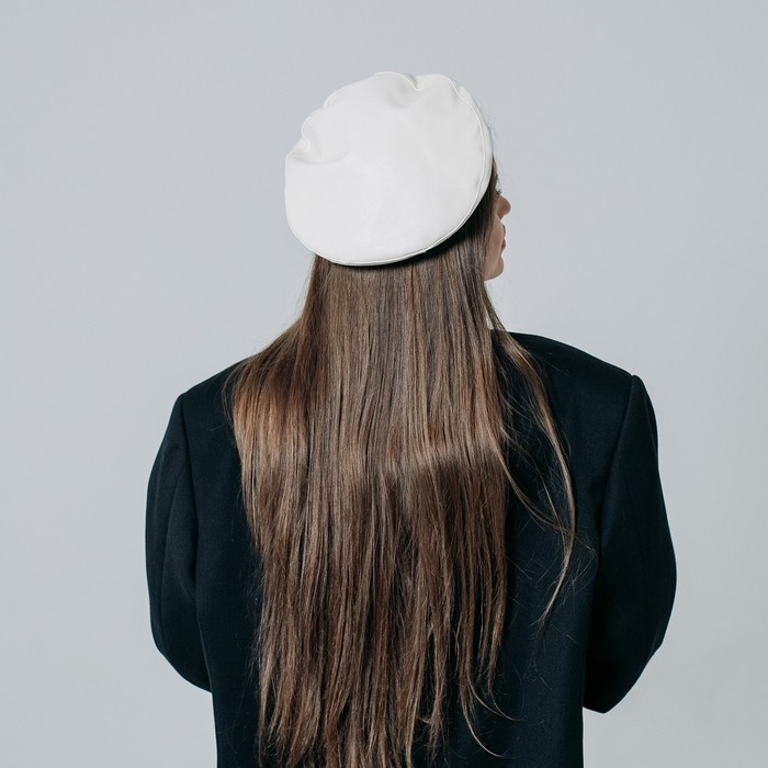 Берет кожаный, бежевый, р-р 56 см