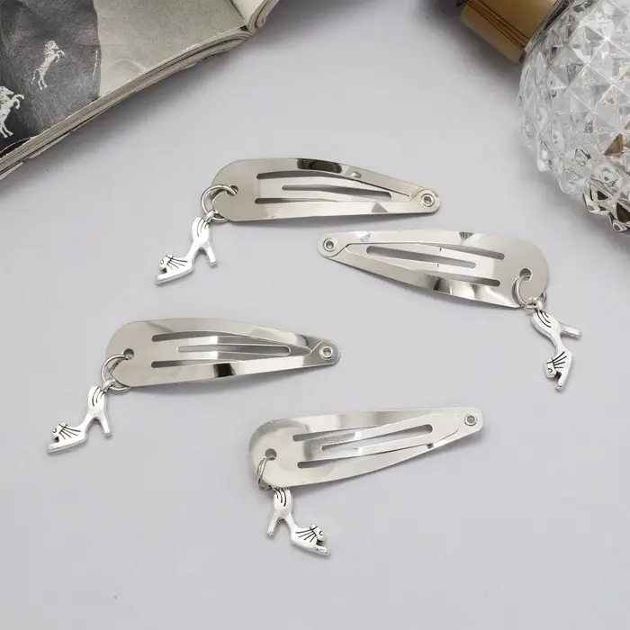 Невидимки для волос «Офелия», набор 4 шт., туфелька, 4.5 см, серебро Невидимки для волос «Офелия», набор 4 шт., туфелька, 4.5 см, серебро