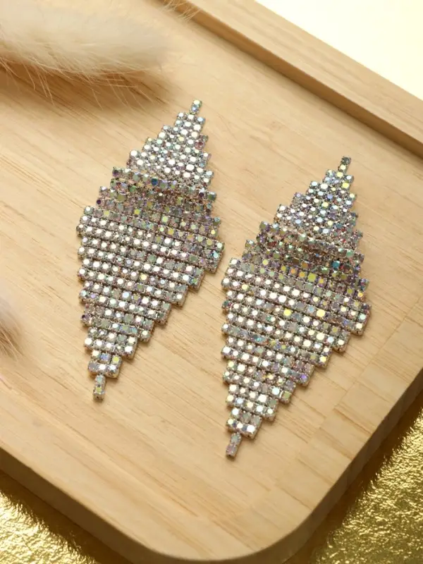 Клипсы для ушей висячие со стразами QF &laquo;Вечеринка&raquo;, треугольник, радужная