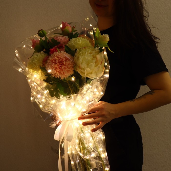 Плёнка для цветов упаковочная, с гирляндой, «Сияние звёзд», 60 х 60 см Плёнка для цветов упаковочная, с гирляндой, «Сияние звёзд», 60 х 60 см