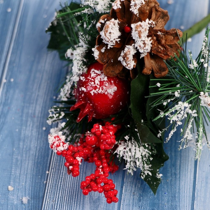 Декор  Декор "Зимние грезы" морошка снежные шишки и веточки, 19 см