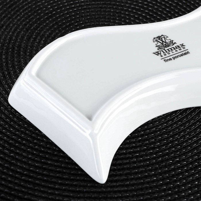 Блюдо фарфоровое Wilmax, 24×11 см, цвет белый Блюдо фарфоровое Wilmax, 24×11 см, цвет белый