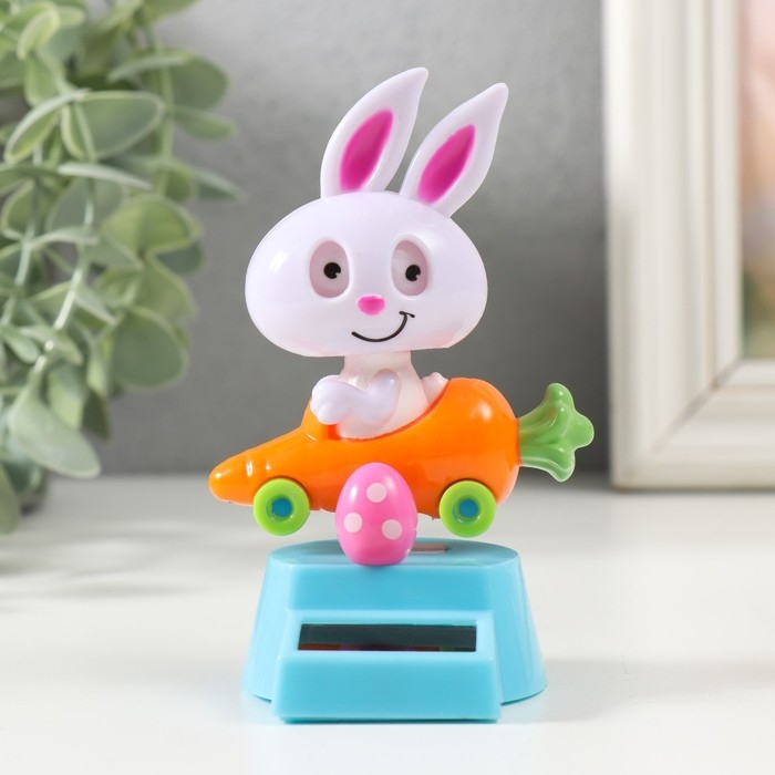 Маятник пластик от солнечной батареи Маятник пластик от солнечной батареи "Белый зайчик в машинке-морковке" 5,8х6,5х10,5 см