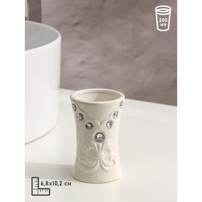 Набор аксессуаров для ванной комнаты Доляна «Стразы. Капельки», 4 предмета (дозатор 200 мл, мыльница, 2 стакана), цвет белый