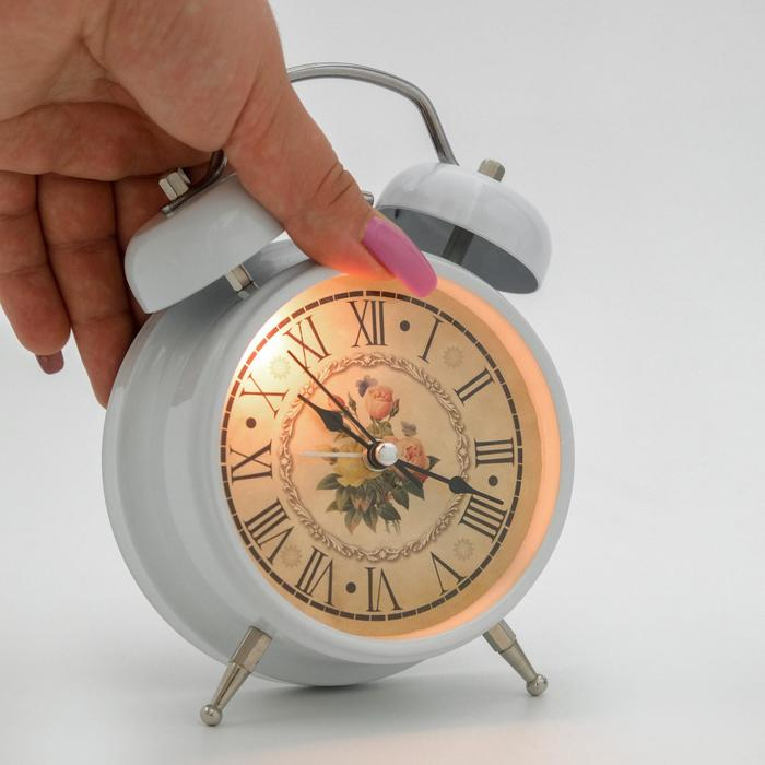 Будильник Будильник "Прованс", дискретный ход, d-9 см, с подсветкой, 17 х 11 см
