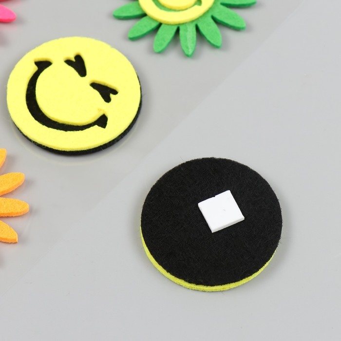 Наклейка фетр Наклейка фетр "Смайлы и цветочки" 21х12,3 см