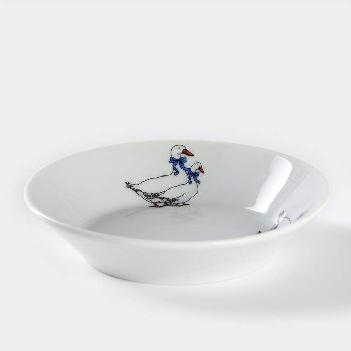 Блюдце фарфоровое «Гуси», d=14 см, рисунок микс, цвет белый Блюдце фарфоровое «Гуси», d=14 см, рисунок микс, цвет белый