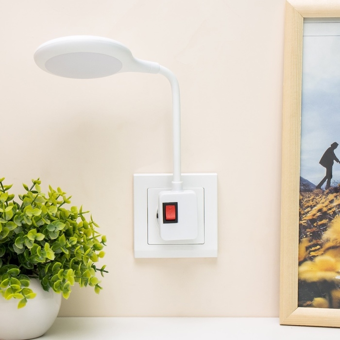 Бра в розетку "Джойс" LED 7Вт белый 1,5х12х31 см