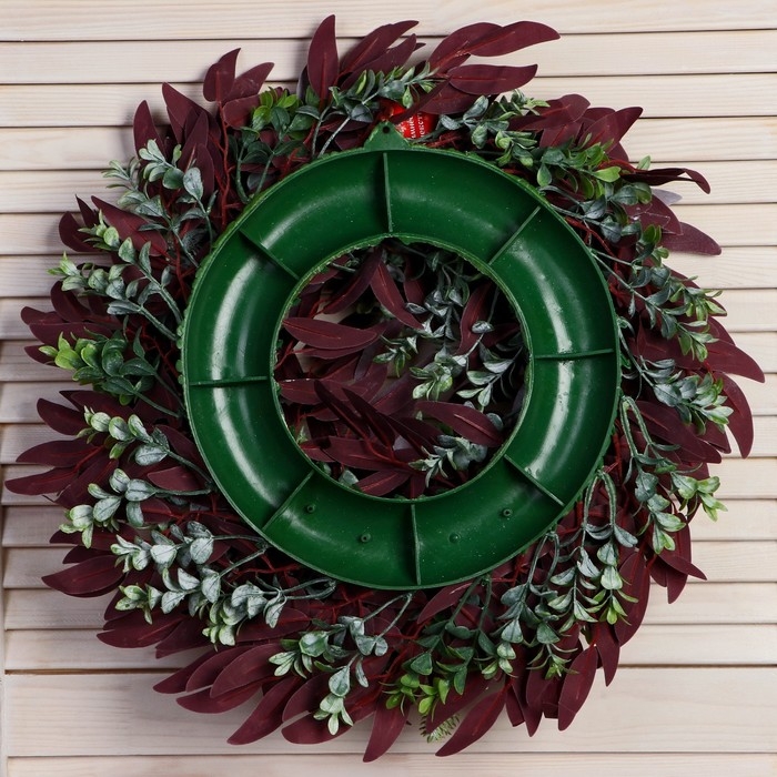 Венок новогодний d- 38 см  Венок новогодний d- 38 см "Уютная сказка" листья шишки зелень