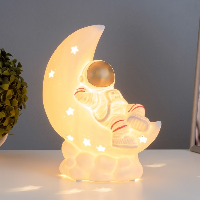 Настольная лампа  Настольная лампа "Космонавт" Е14 40Вт белый 11х20х25 см