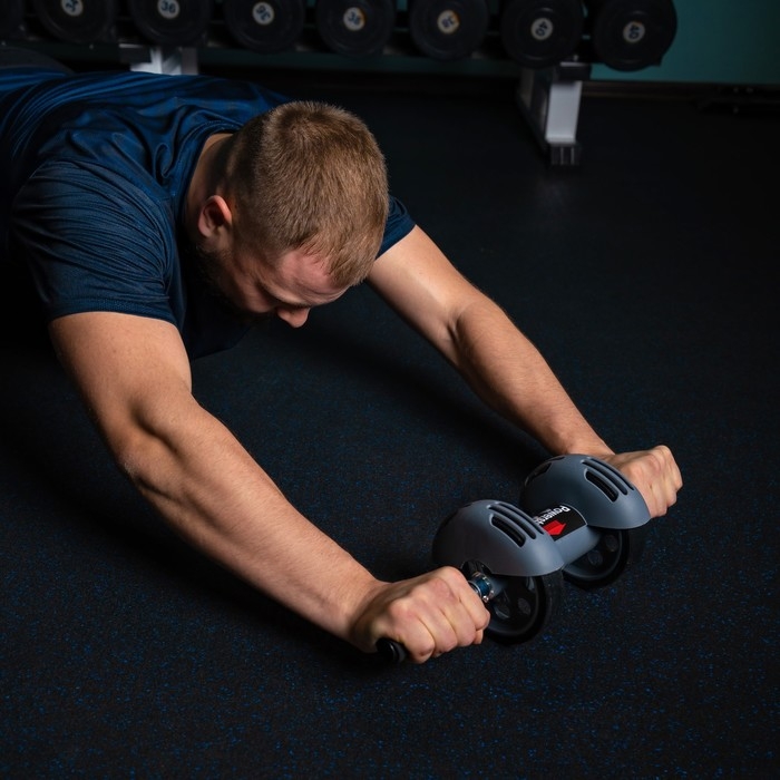 Ролик для пресса ONLYTOP, с возвратным механизмом, 2 колеса, с ковриком Ролик для пресса ONLYTOP, с возвратным механизмом, 2 колеса, с ковриком