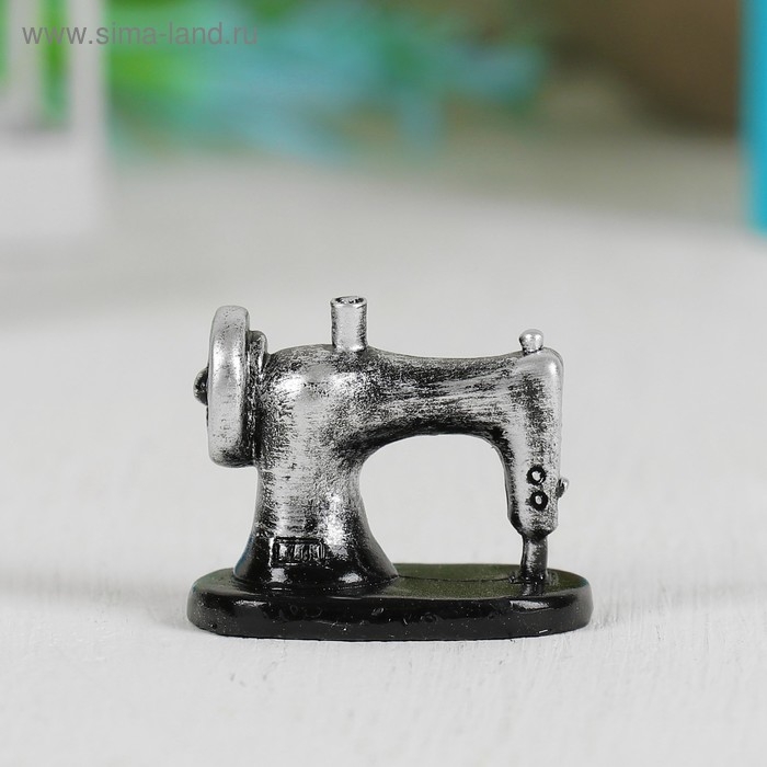 Миниатюра кукольная «Швейная машинка», набор 2 шт, размер 1 шт: 2,5×1,6×1,7 см Миниатюра кукольная «Швейная машинка», набор 2 шт, размер 1 шт: 2,5×1,6×1,7 см