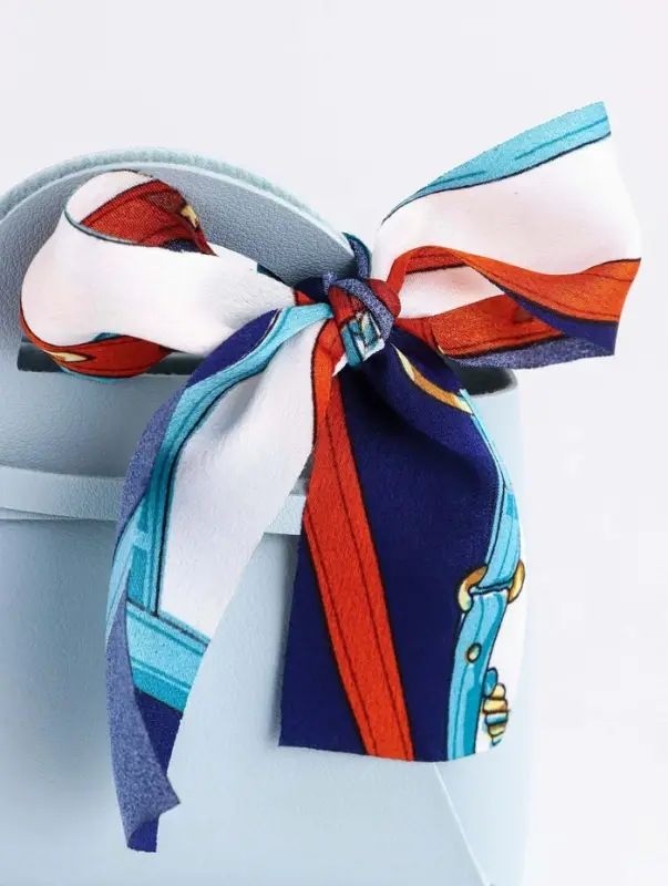 Кожанная подарочная сумочка 13 х12 х 5,5 см голубая Кожанная подарочная сумочка 13 х12 х 5,5 см голубая