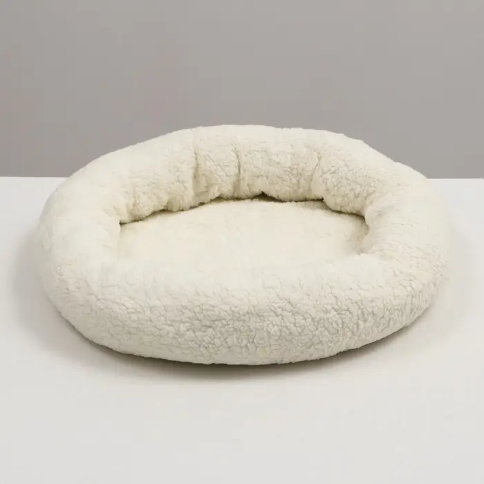Лежанка для животных &laquo;Уют&raquo;, 50&times;42&times;11 см, мягкий мех, цвет молочный