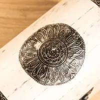 Сундучок "Солнце ацтеков" 19х12х11 см, манговое дерево, белый антик Сундучок "Солнце ацтеков" 19х12х11 см, манговое дерево, белый антик