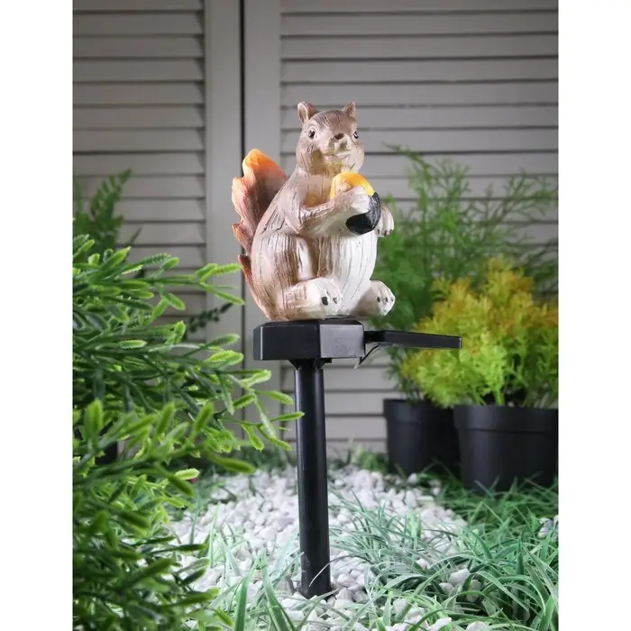 Садовый светильник &laquo;Белочка с орешком&raquo;, уличный, на солнечной батарее, 41 см, 1 LED, свечение тёплое белое