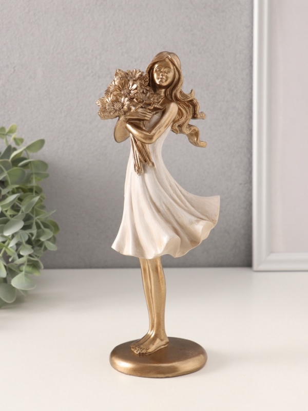 Сувенир полистоун  Сувенир полистоун "Девушка с охапкой подсолнухов" 9,5х7х23,5 см