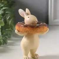 Сувенир полистоун "Зайчик с пончиком в глазури на шее" 8,8х7,8х12 см