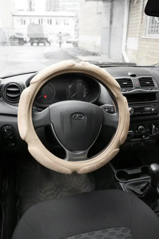 Спонжевая оплетка руля AVS SP-426M-BE ( размер M, бежевый) - Серия "Sponge"