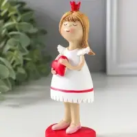 Сувенир полистоун "Маленькая принцесса с алым сердцем" 5х5,5х13 см