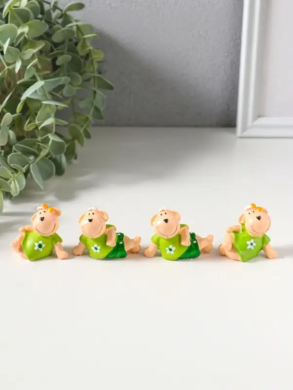 Сувенир полистоун "Барашки в нарядах с ромашками" набор 4 шт 2х4,5х3 см