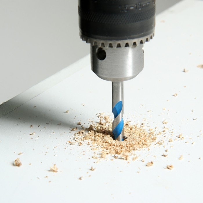 Сверло универсальное ТУНДРА, твердосплавный наконечник, трехгранный хвостовик, 5 х 100 мм Сверло универсальное ТУНДРА, твердосплавный наконечник, трехгранный хвостовик, 5 х 100 мм