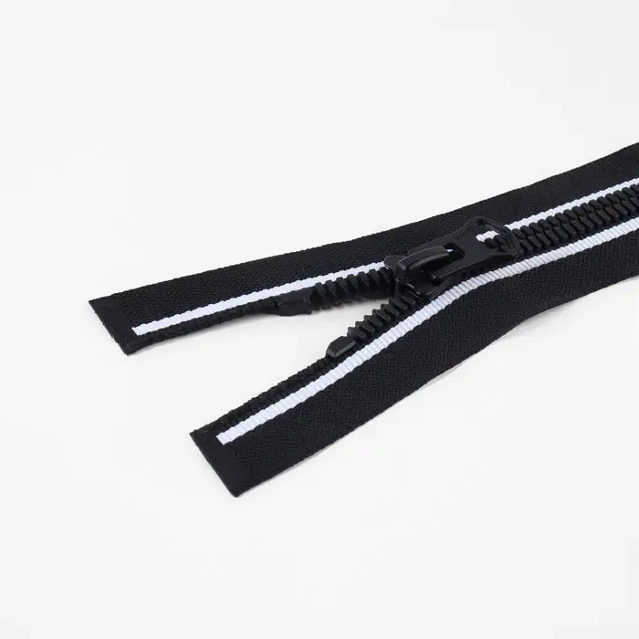Молния «Трактор», №8, разъёмная, замок автомат, 60 см, чёрная, белая Молния «Трактор», №8, разъёмная, замок автомат, 60 см, чёрная, белая