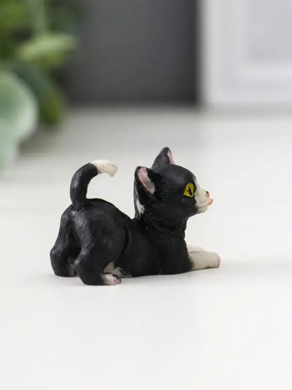 Фигурка полистоун &laquo;Чёрно-белый котёнок&raquo;, 2.2&times;3&times;4.4 см, МИКС
