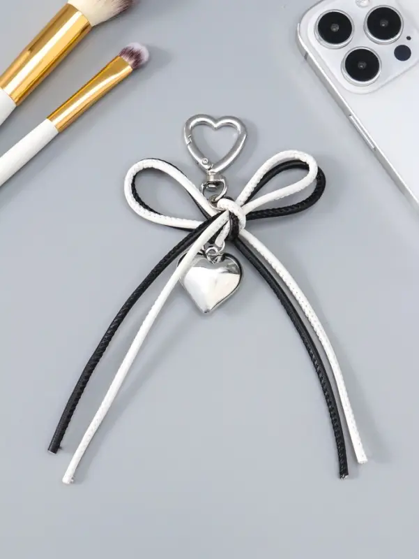 Брелок на карабине "Двойной бант с сердцем" бело-чёрный 14х9х1,5 см