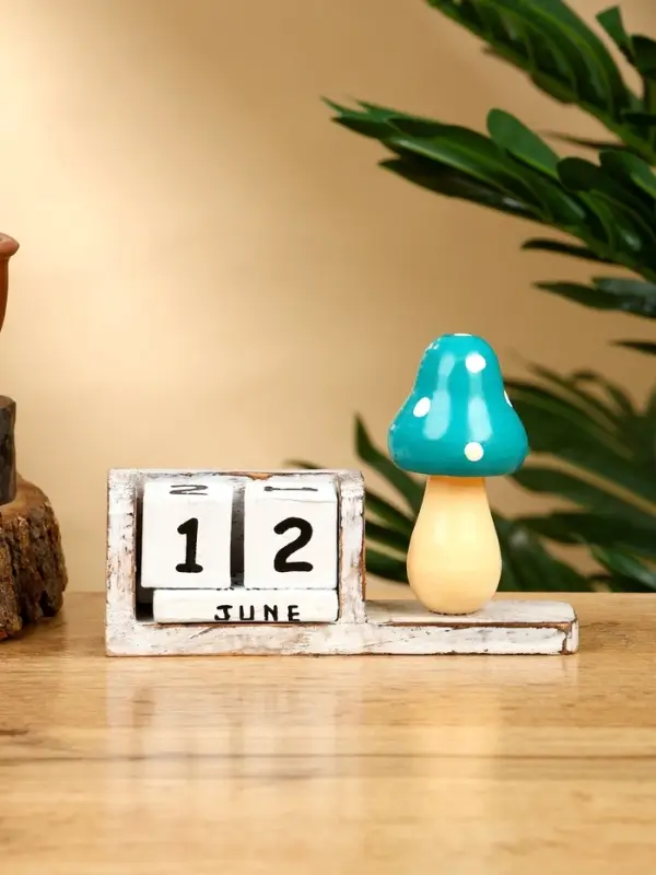 Календарь настольный "Грибок" дерево 13х3,5х9 см, цв. бело-зелёный