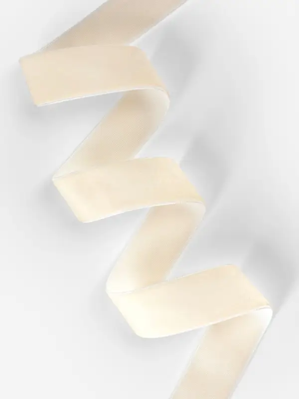 Лента бархатная, 25 мм, 18&plusmn;1 м, молочная №08