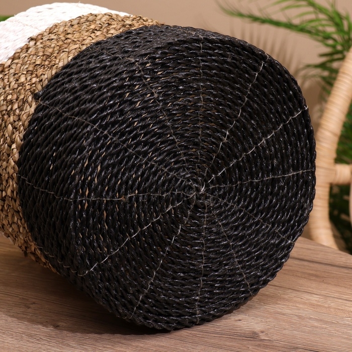 Корзина плетёная с крышкой 27х27х35 см Корзина плетёная с крышкой 27х27х35 см