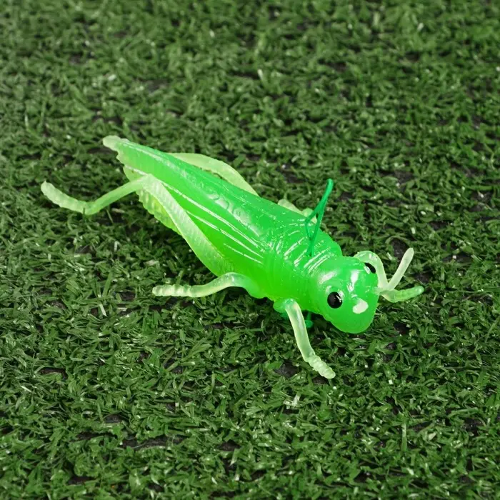 Светящаяся декоративная подвеска  Светящаяся декоративная подвеска "Кузнечик", 8.5 × 2 см
