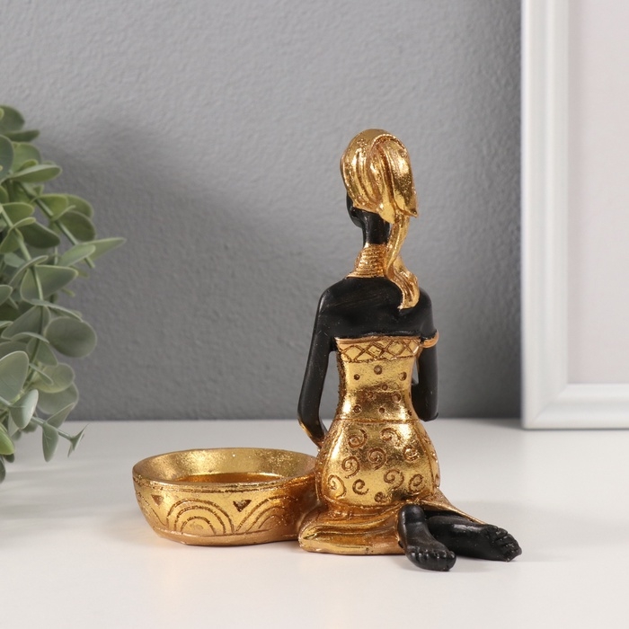 Сувенир полистоун подсвечник Сувенир полистоун подсвечник"Африканка Рудо в золотом платье у тазика"d=4 см 9,5х12,5х14 см