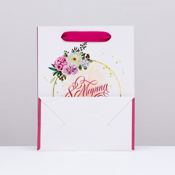 Пакет ламинированный вертикальный Пакет ламинированный вертикальный "8 марта", 18 х 23 х 10 см